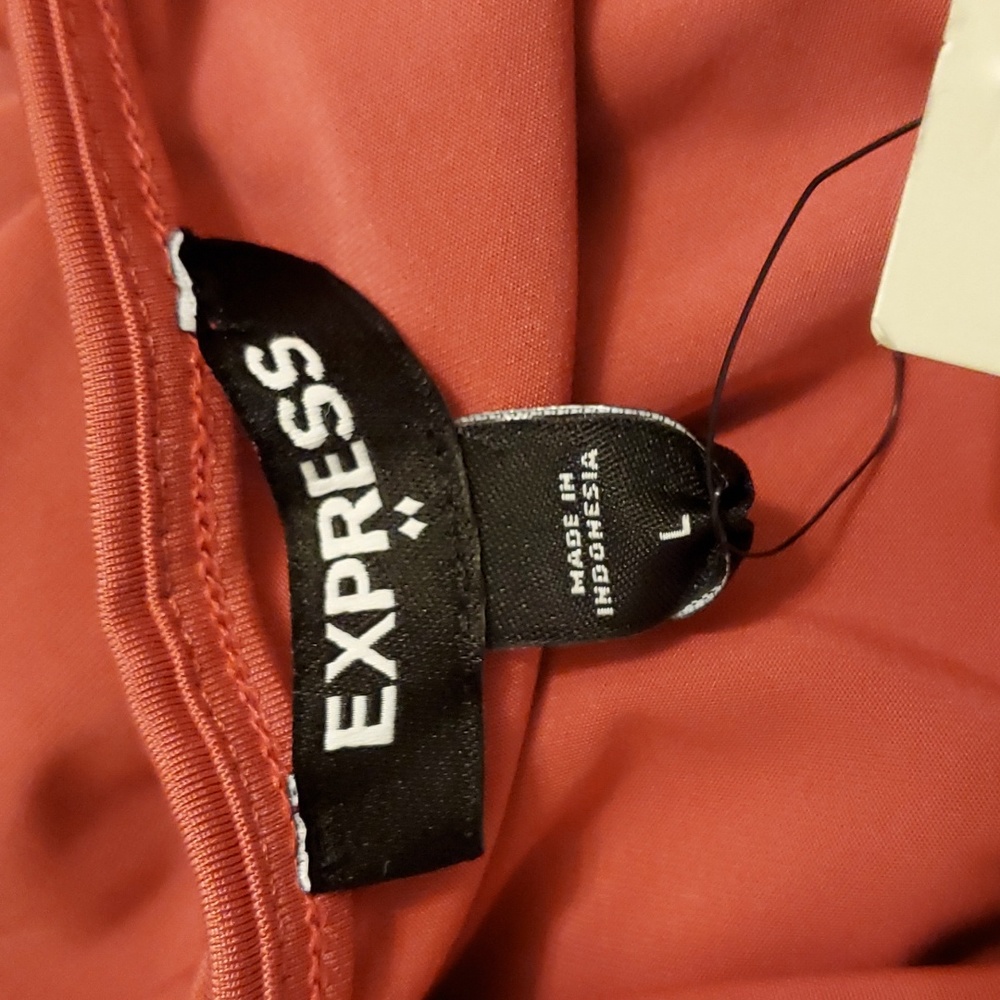 Express pink vneck body contour too - Picture 8 of 9